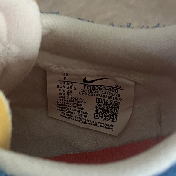 Nike Blue and White Women's Sneakers - Picture 9 of 10